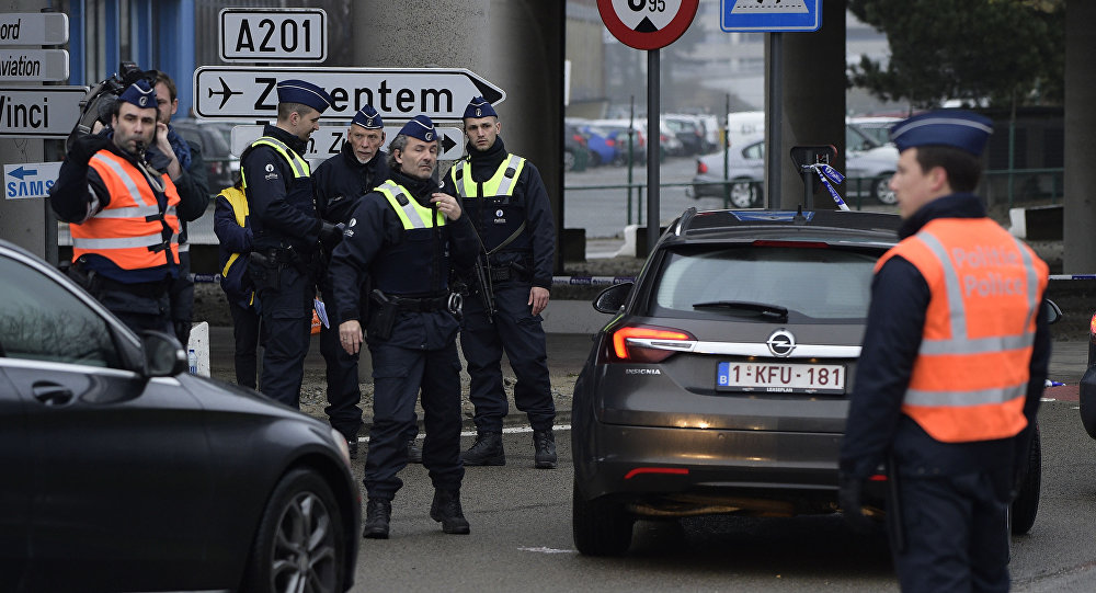 Bélgica: Ministros de Justicia e Interior presentan dimisión por errores en la seguridad
