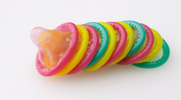 Jóvenes inventan preservativo que cambia de color si detecta infecciones de transmisión sexual