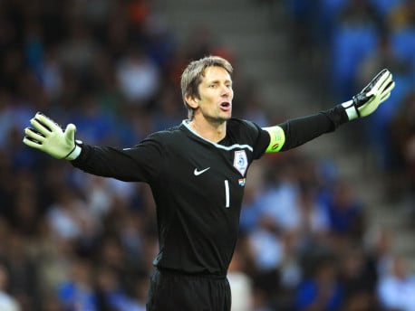 Edwin van der Sar vuelve al fútbol para cumplir un sueño