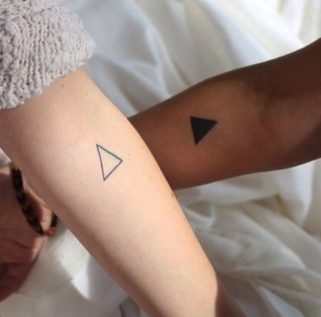 14 tatuajes minimalistas para hacerte con tu pareja