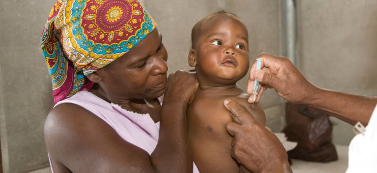 Nueva ley en Uganda: Padres enfrentarán penas de cárcel si no vacunan a sus hijos