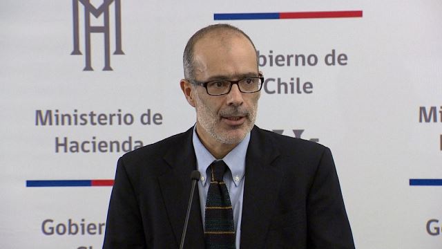Ministro Valdés rechaza reponer titularidad sindical en reforma constitucional