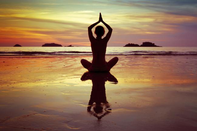Practicar yoga ayuda a aliviar a personas con cierto tipo de arritmia cardíaca