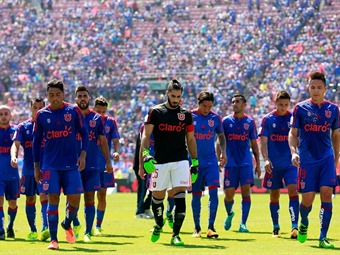 La «moda» de castigar futbolistas llega a la «U»: Cinco jugadores marginados por «carrete»