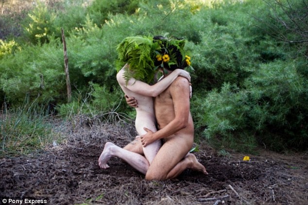 Eco-sexuals la nueva tendencia de hacerle el amor a la tierra
