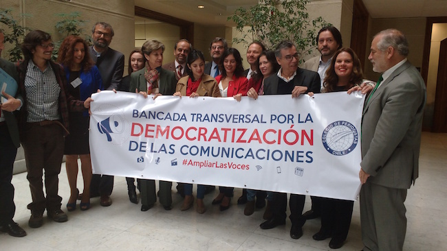 Colegio de Periodistas y parlamentarios constituyen Bancada para democratizar las comunicaciones