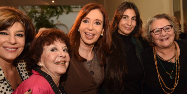 CFK, junto a artistas e intelectuales en el Instituto Patria