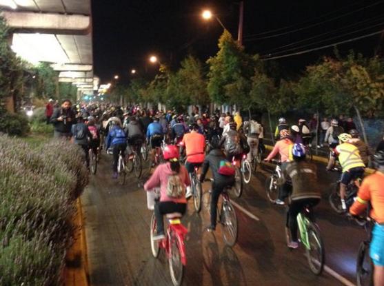 Cicletada convocó a 15 mil pedaleros en cierre del Foro Mundial de la Bicicleta