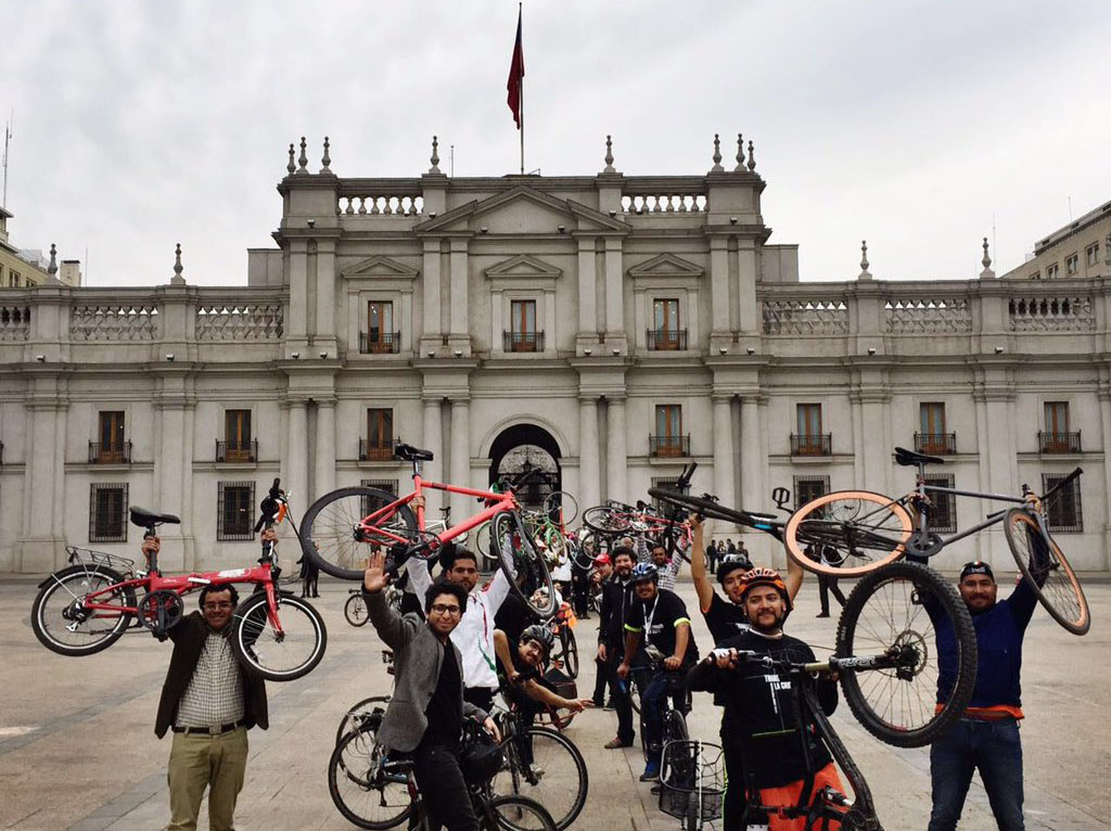 Foro Mundial Bicicleta: Bachelet recibió 5 propuestas para mejorar movilización por la ciudad