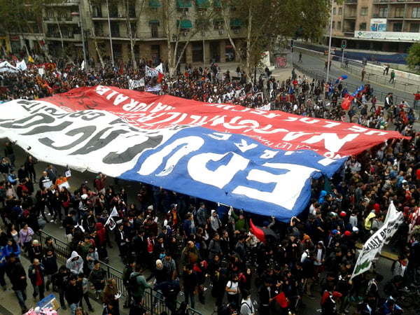 Movimiento Estudiantil vuelve a las calles en nueva marcha por la educación