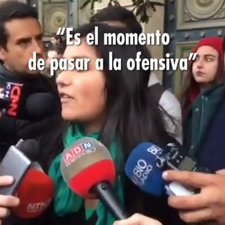 Estudiantes se encadenan a Ministerio de Educación y protestan en Hacienda Estudiantes se encadenan a Ministerio de Educación y protestan en Hacienda