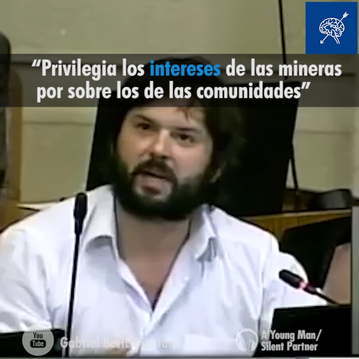 Gabriel Boric en protesta contra la Ley de glaciares