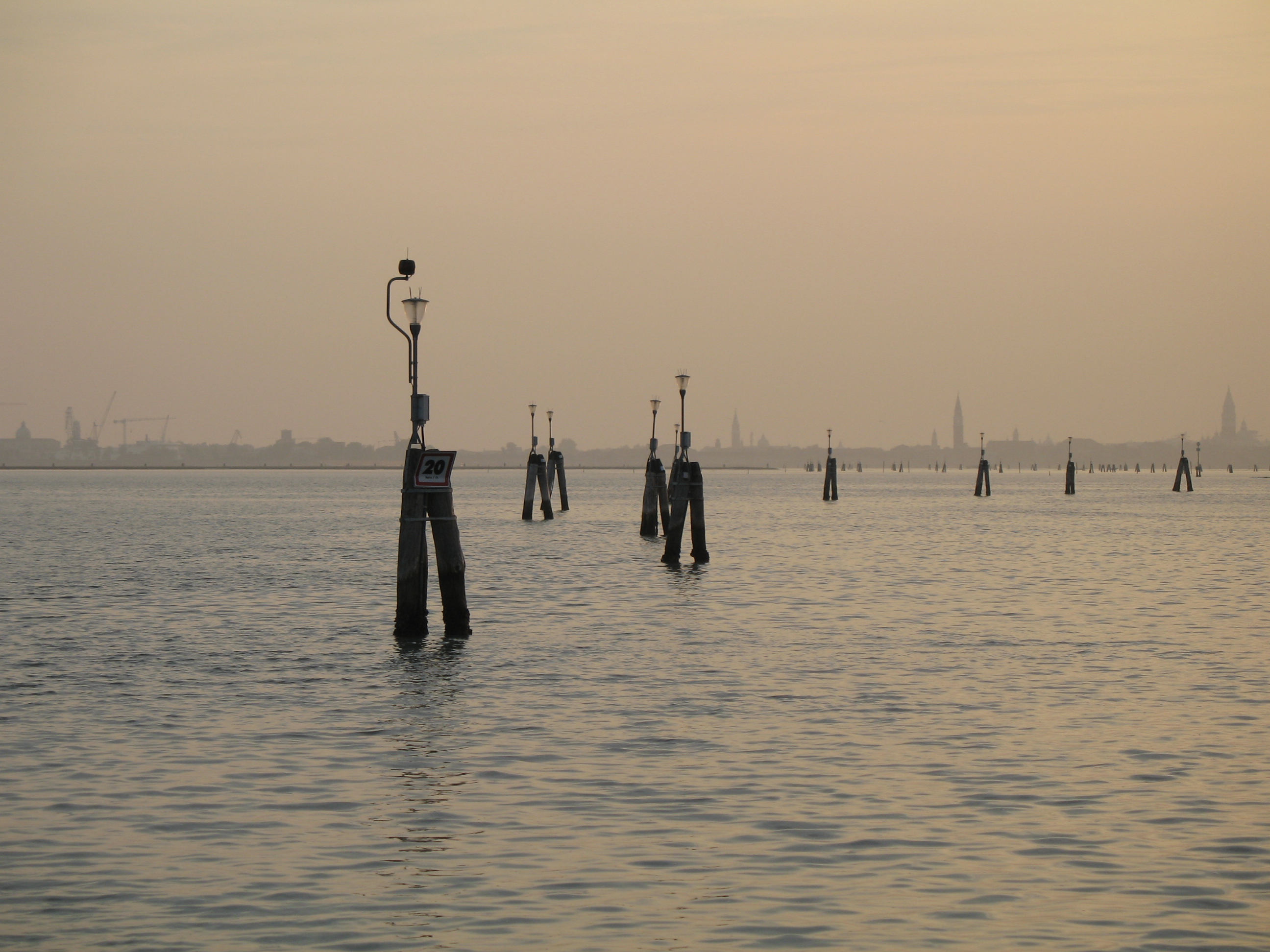 Venecia en la crisis europea: decadencia, turismo y beneficios para el capital