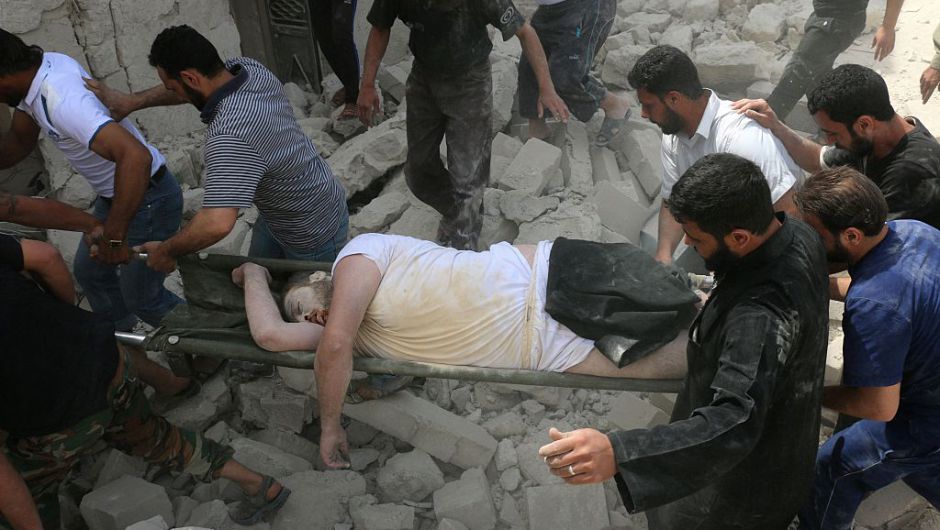 27 civiles muertos deja ataque aéreo nocturno en un hospital de Alepo