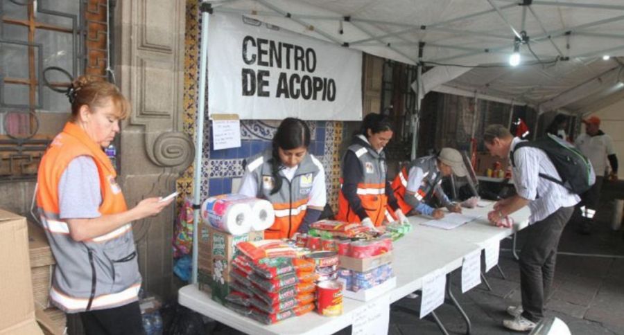 México comienza con el traslado de víveres a Ecuador