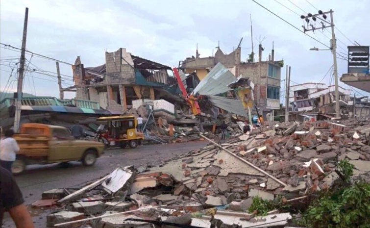 Aumenta a 413 el número de muertos por sismo en Ecuador