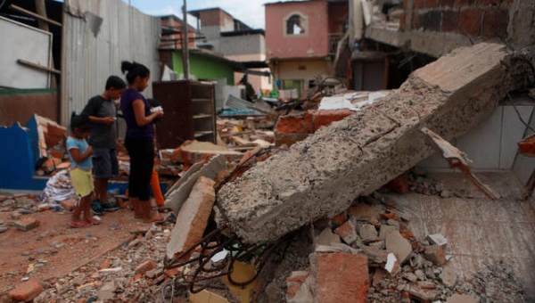 Ecuador: Ya son 659 los muertos por el terremoto