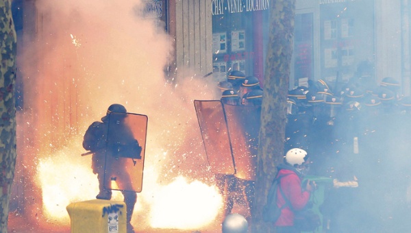 Francia: Dura represión y detenidos en marchas contra Reforma Laboral