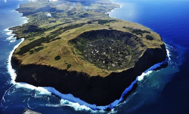 Estudio indica que la deforestación de Isla de Pascua no se produjo sólo por acción humana