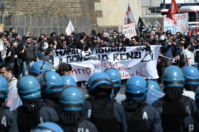Nápoles protesta contra creación de barrio industrial