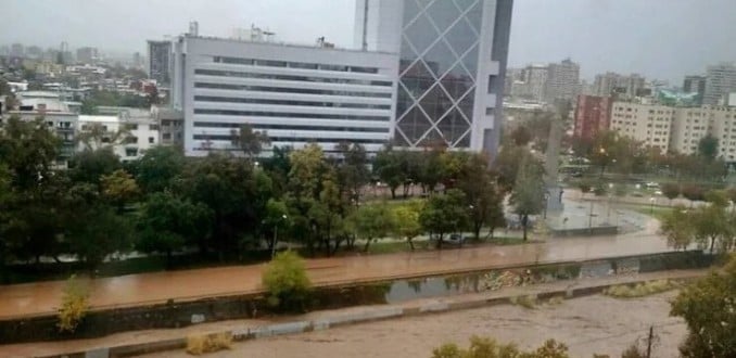 Desborde del Río Mapocho inunda Providencia y otras comunas de la RM