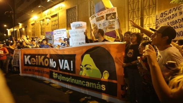 Peruanos en Chile marchan en contra de la candidatura de Keiko Fujimori a las próximas elecciones