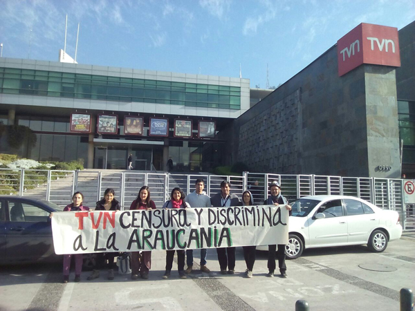 Organizaciones ingresan carta formal al CNTV y protestan en oficinas de TVN por discriminación y censura al pueblo mapuche