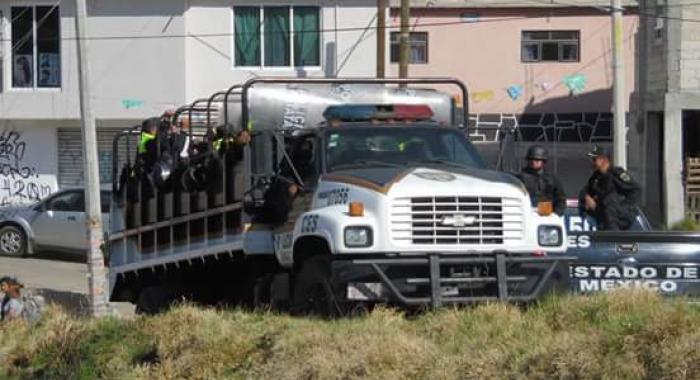 Grupo Higa en compañía de policías irrumpen con fuerza en Xochicuahutla