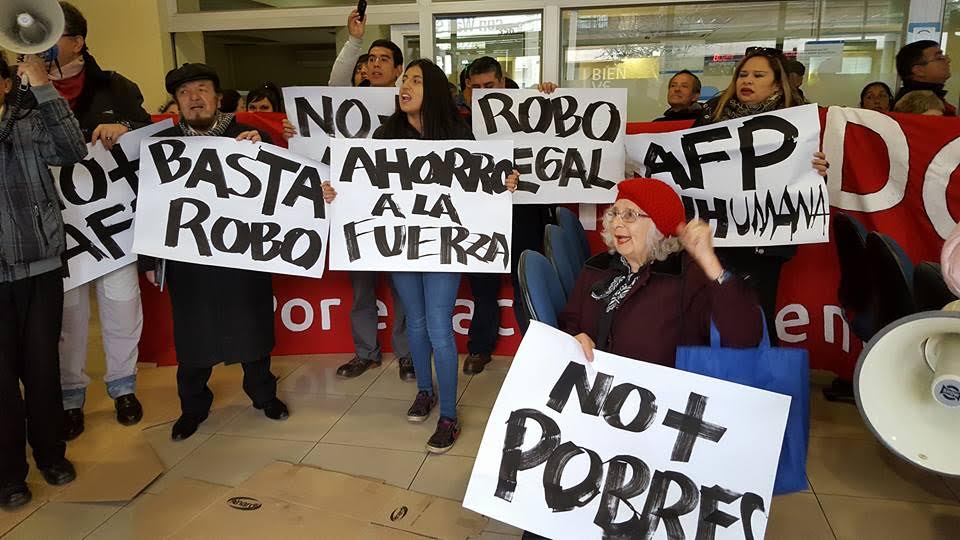 Tiemblan AFPs chilenas por posibilidad de jubilados de retirar fondos en el Perú