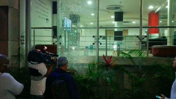 Venezuela: Grupo vinculado a oposición ataca instalaciones de televisión estatal
