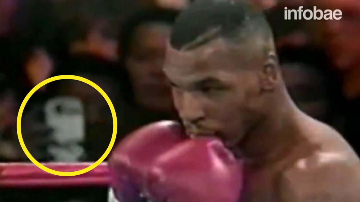 Revuelo en las redes por la aparición de un supuesto smartphone en una pelea de Mike Tyson en 1995