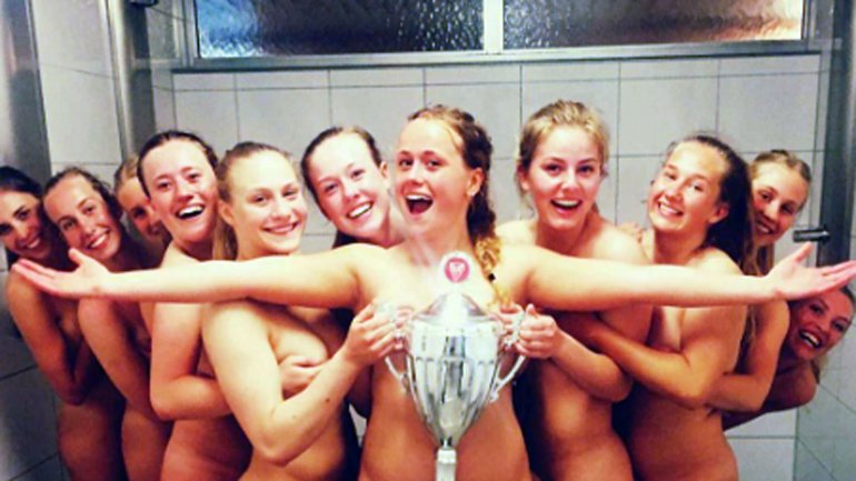 La sensual celebración que llevó a la fama a un equipo femenino de handball