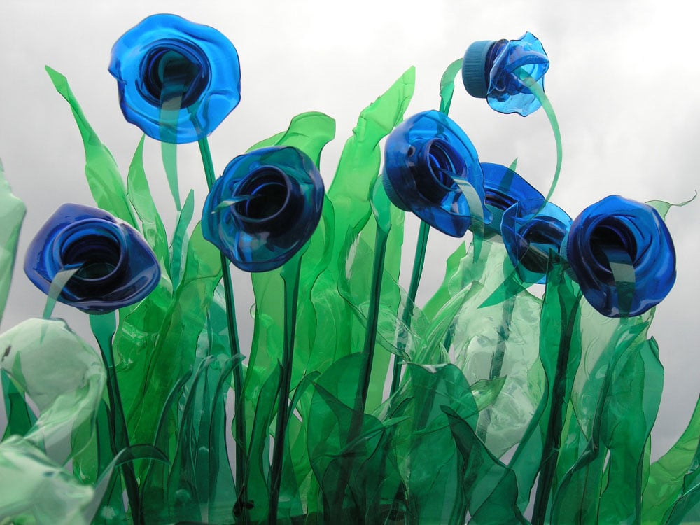Hermosas esculturas hechas con plástico reciclado