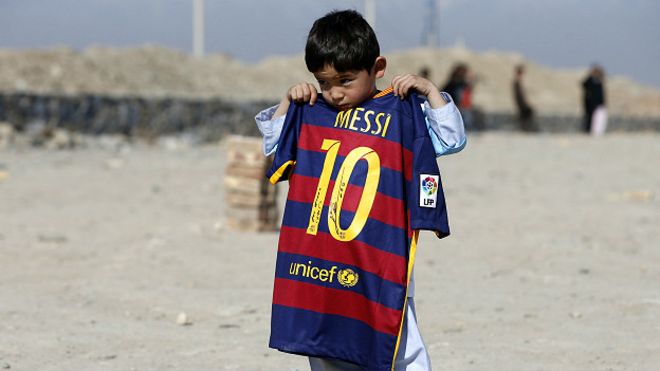 Las amenazas por las que Murtaza, el niño afgano con la camiseta de Messi, tuvo que huir a Pakistán