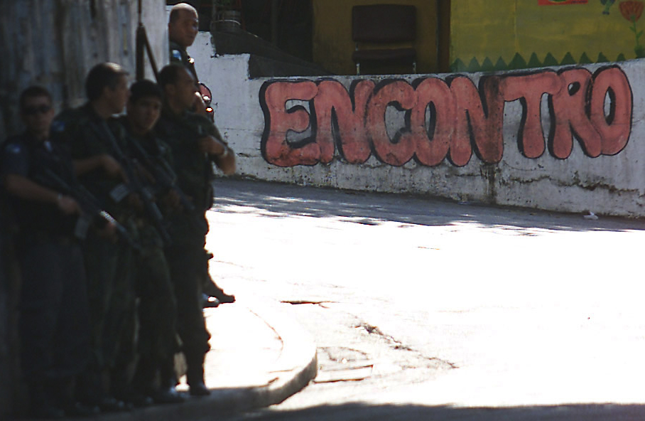 Aumentan homicidios en favelas antes de los Juegos Olímpicos en Brasil