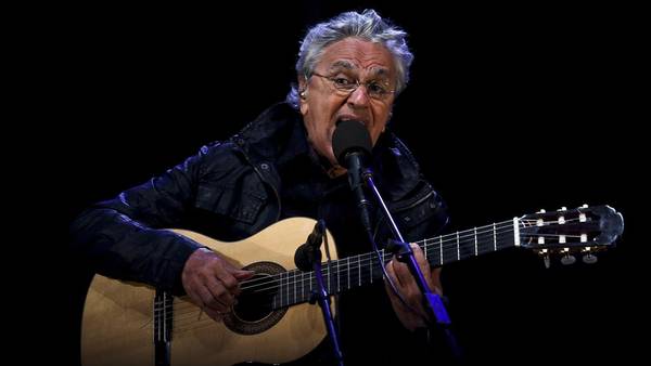 Impiden a Caetano Veloso cantar para el Movimiento de Trabajadores Sin Techo de Brasil