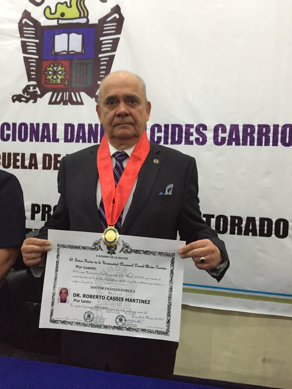 El Ciudadano Top Secret : Rector Cassis de la U de Guayaquil es cuestionado por doctorado chanta