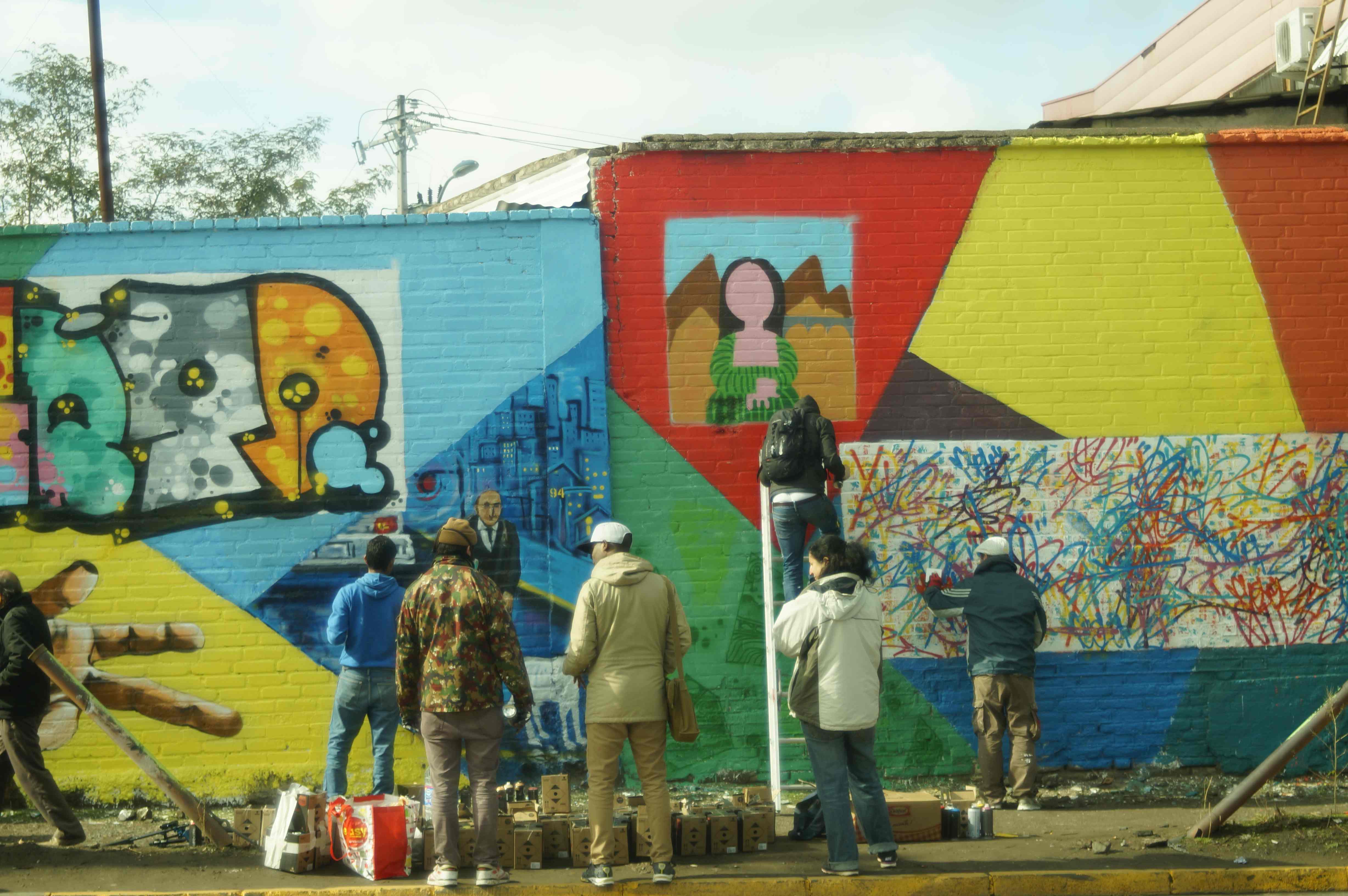 El arte callejero chileno y francés se toma la Estación Mapocho con grafiti y street dance