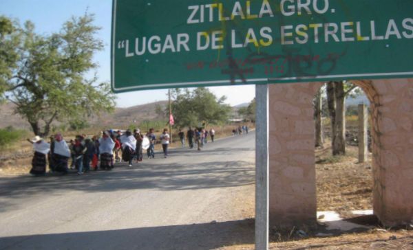 En Zitlala, Guerrero hombres armados buscan a mujer plagiada