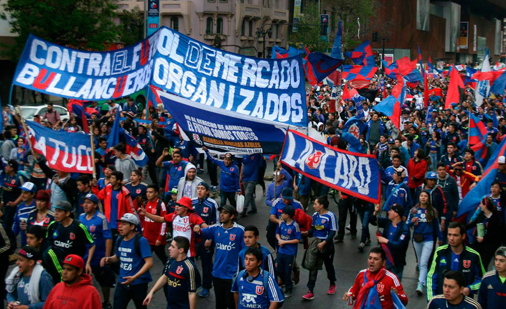 Hinchas de la Universidad de Chile llaman a recuperar el rol social del club