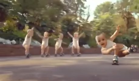(Video) La rompen en Internet los bebés que bailan breakdance en patines