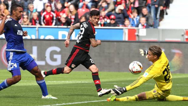 Retoma nivel de crack: Aránguiz cierra su Bundesliga con otro golazo