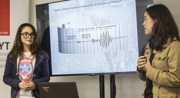 Escolares chilenas ganan concurso internacional de ciencias por una aplicación que alerta de sismos