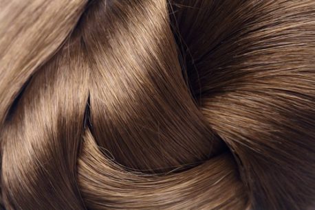 Esto es lo que ocurre cuando aplicas aspirina a tu cabello