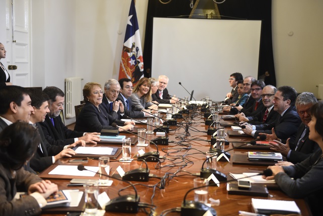 Bachelet encabeza Consejo de Gabinete marcado por Veto a Reforma Laboral