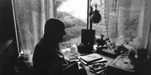 10 poemas de Pablo Neruda que dan directo en el corazón