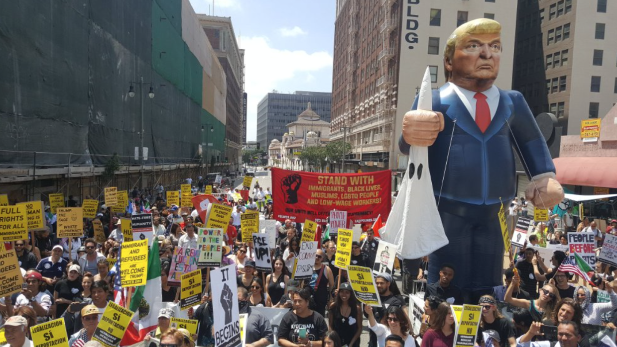 Latinoamericanos marchan en Estados Unidos durante el día del trabajo
