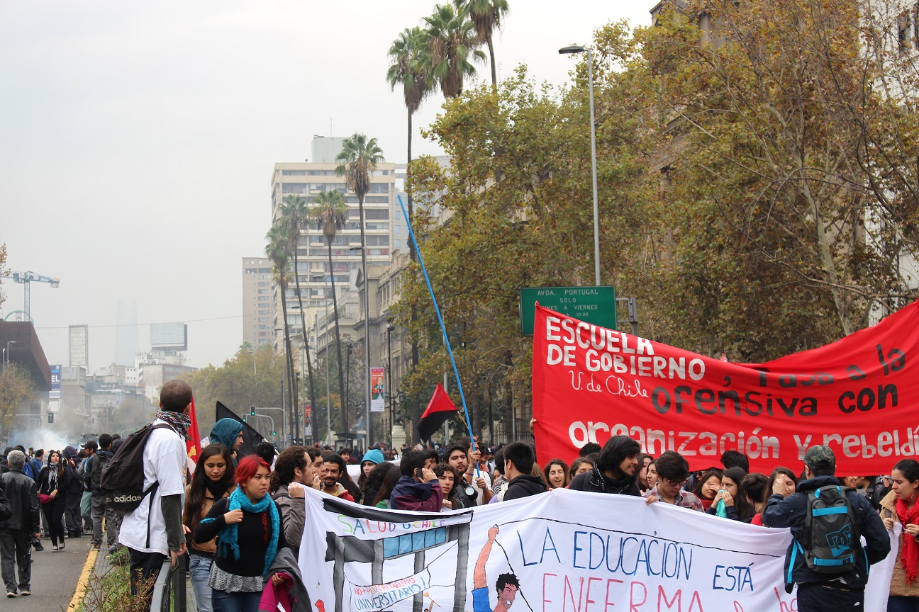 Masiva marcha estudiantil mete presión por Reforma Educacional y crisis en Chiloé