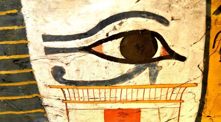 Encuentran una momia egipcia con tatuajes de 3000 años