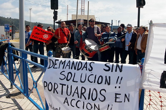 Portuarios de San Antonio inician paro por despido de trabajadores